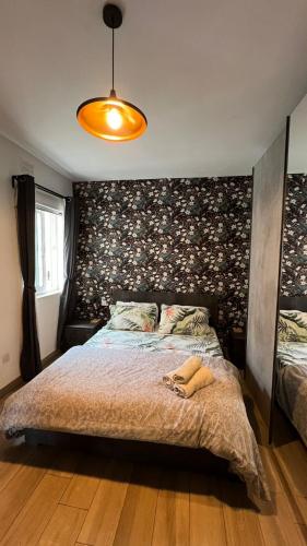 Airport Accommodation Bedroom with your own private Bathroom Self Check In and Self Check Out Air-condition Included