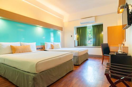 Microtel by Wyndham South Forbes