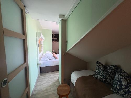 Logis Hotel Le Relais Guillaume de Normandy
