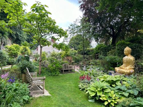 Cascades Gardens