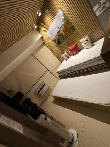 Nice one BR condo free pool in Commonwealth QC