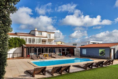 Freesurf Camp & Hostel