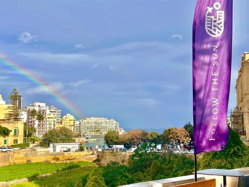 Follow the Sun Boutique Hostel