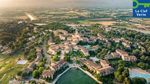 Pierre & Vacances Village Pont Royal en Provence