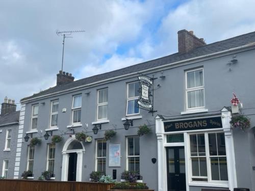 Brogan's Bar & Guesthouse