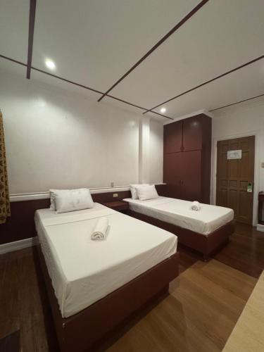 Stefanie Grace Paradise Inn