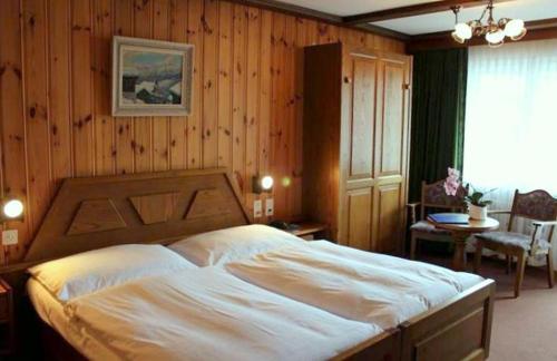 Carina, Hotel
