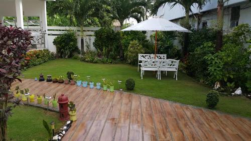 Club Boracay Apartelle