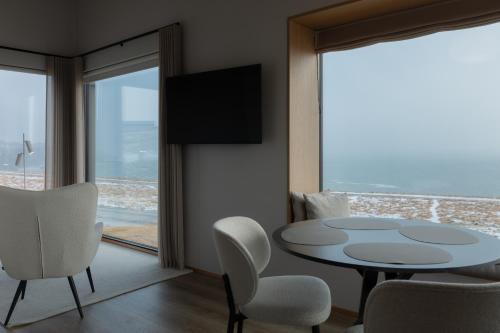 Peninsula Suites