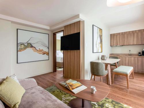 Hotel Novotel Suites Manila at Acqua