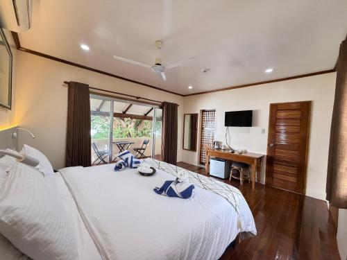 El Galleon Beach Resort