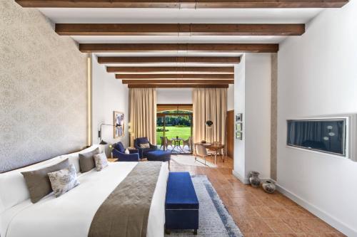 The St. Regis Mardavall Mallorca Resort
