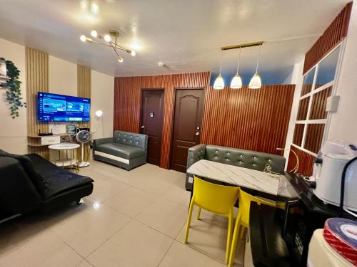 Mamby Gray's Place Balcony, Karaoke , Wifi, Netflix &Kitchen