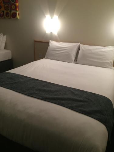 Days Inn by Wyndham Sutton Scotney South