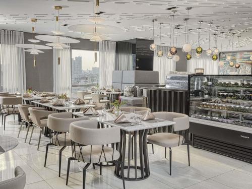 Hotel Novotel Suites Manila at Acqua