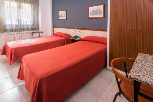 Opera Ramblas Hostal