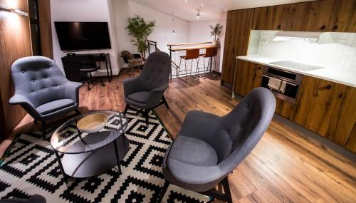 Home Again Nygata 16