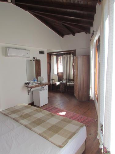 Amazon Petite Palace