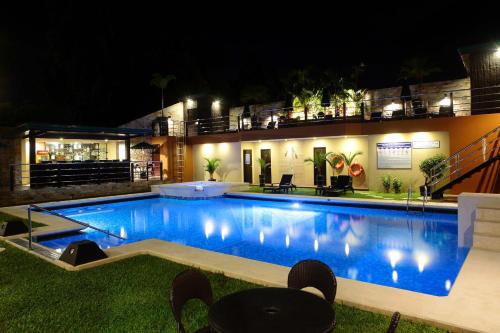 Queens Hotel Angeles City