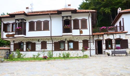 Family Hotel Dinchova Kushta