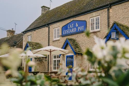 The Cat & Custard Pot Inn