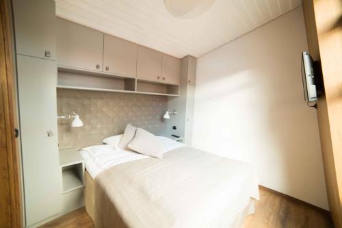 Home Again Nygata 16