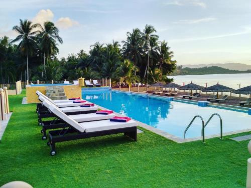 Foxy’s Beach Resort