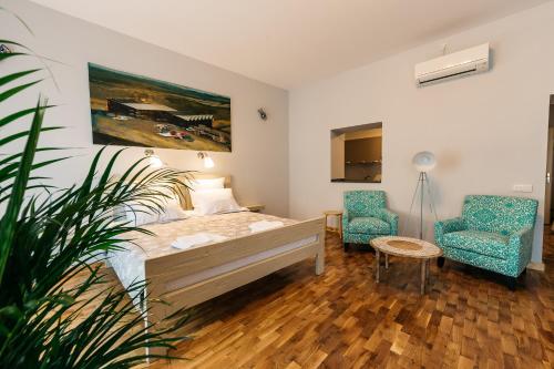 Yellow Boot Aparthotel