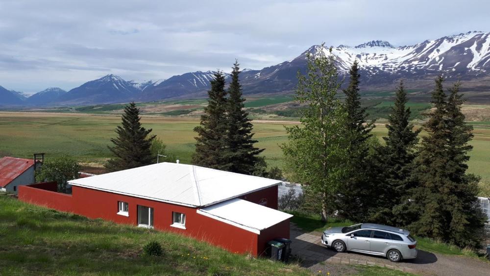 Brunalaug Guesthouse Holiday Home