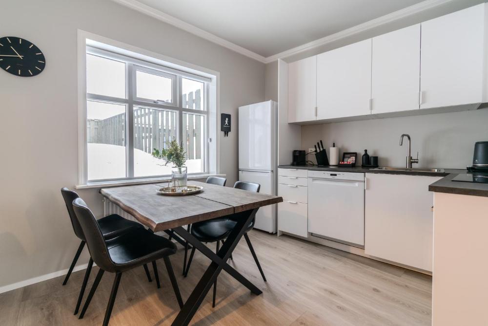 Framnesvegur – Zentrale Zwei-Schlafzimmer-Wohnung